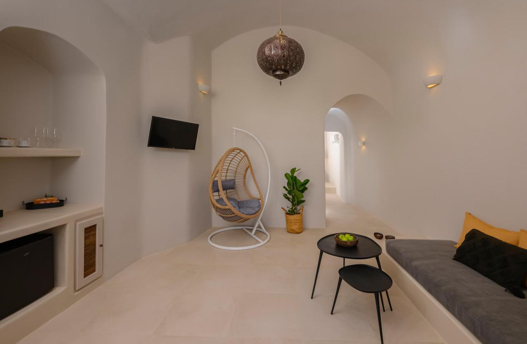 Elements Cave Suites Megalochori  Bilik gambar