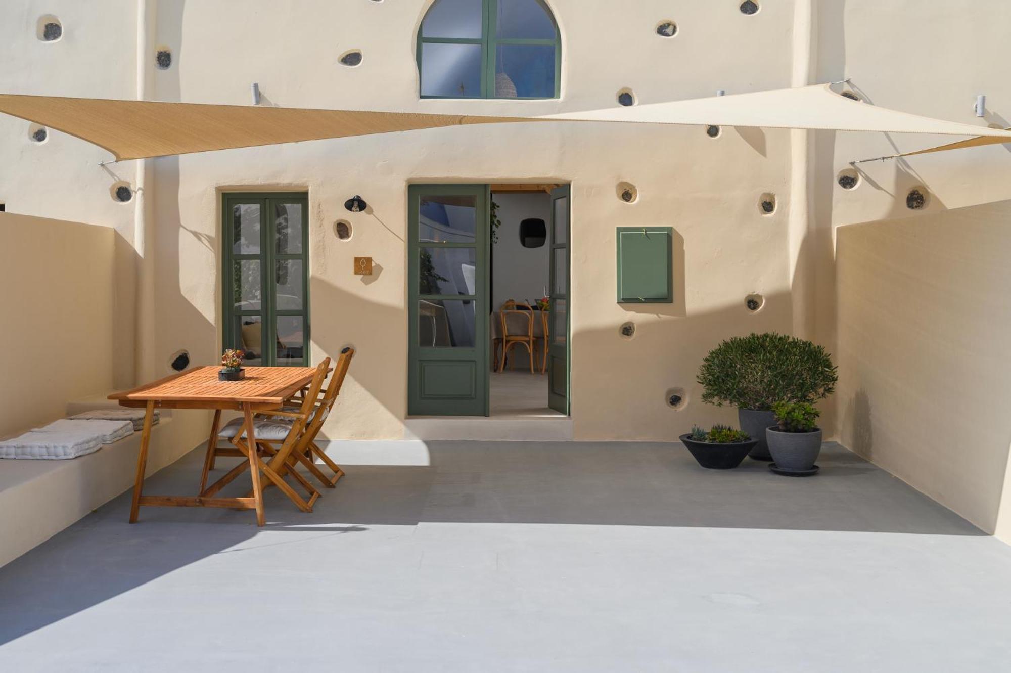 Elements Cave Suites Megalochori  Bilik gambar