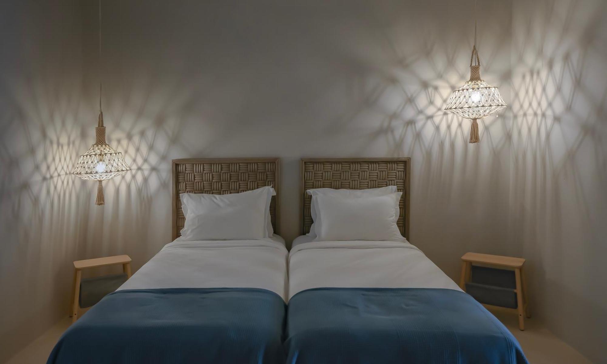 Elements Cave Suites Megalochori  Bilik gambar