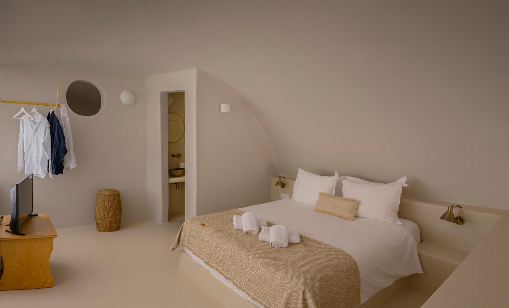 Elements Cave Suites Megalochori  Bilik gambar
